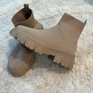 🚫SOLD🚫 Tan Women's Ankle Boots (NEW)